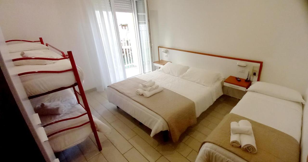 רימיני Hotel Brotas מראה חיצוני תמונה