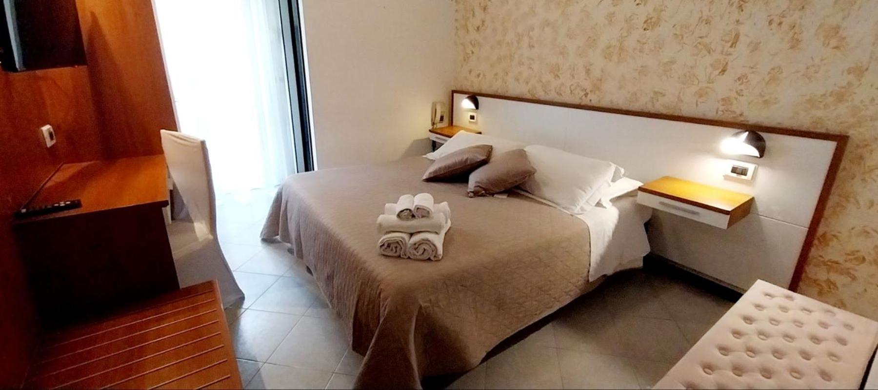 רימיני Hotel Brotas מראה חיצוני תמונה