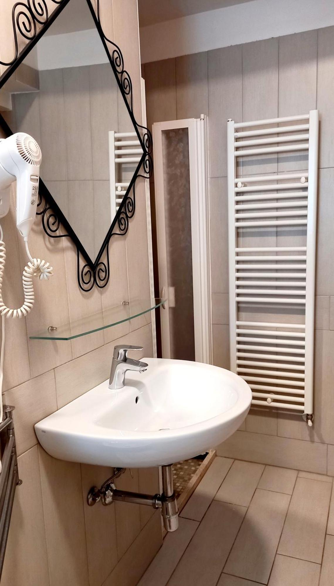 רימיני Hotel Brotas מראה חיצוני תמונה