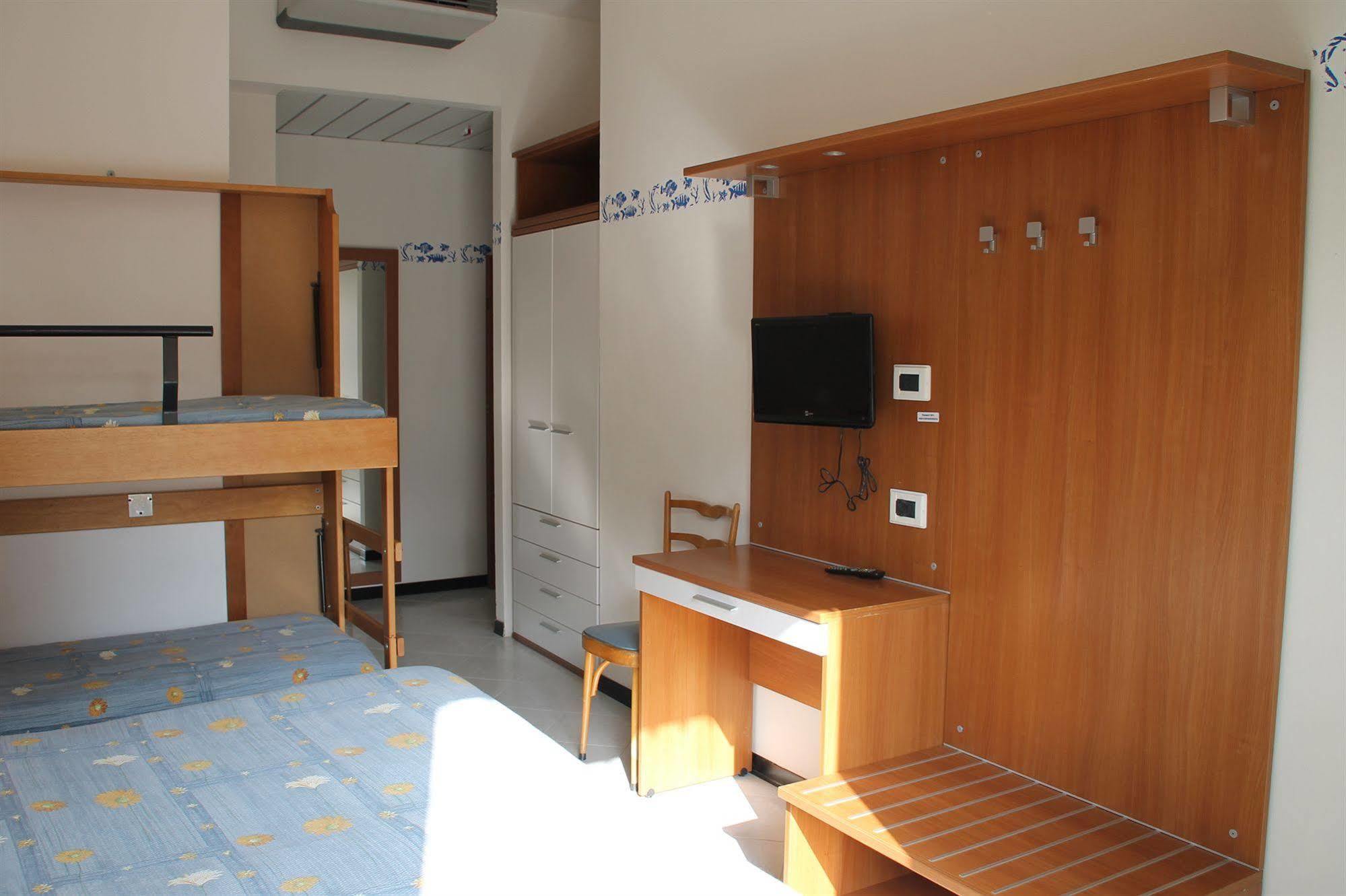 רימיני Hotel Brotas מראה חיצוני תמונה
