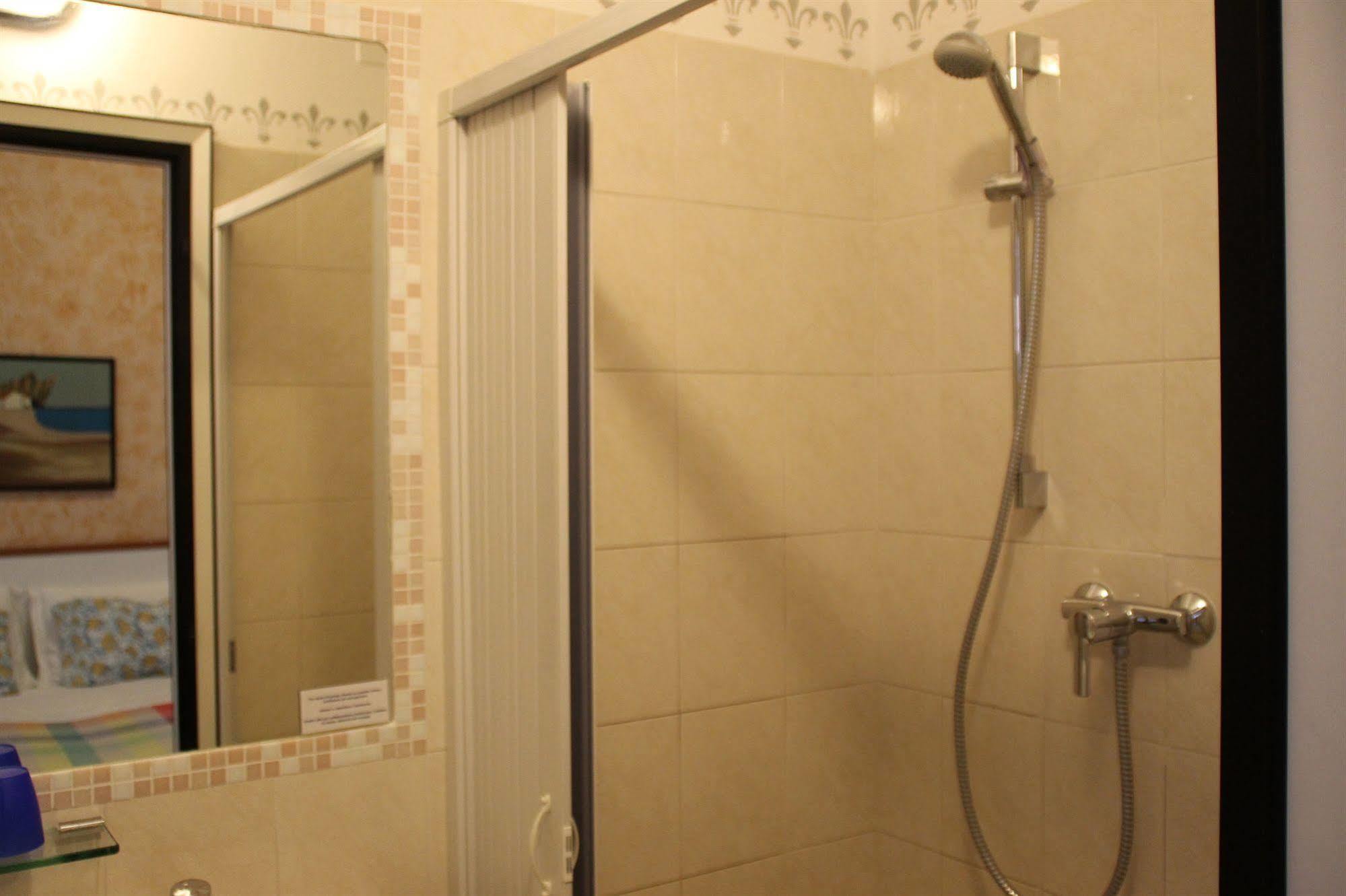 רימיני Hotel Brotas מראה חיצוני תמונה