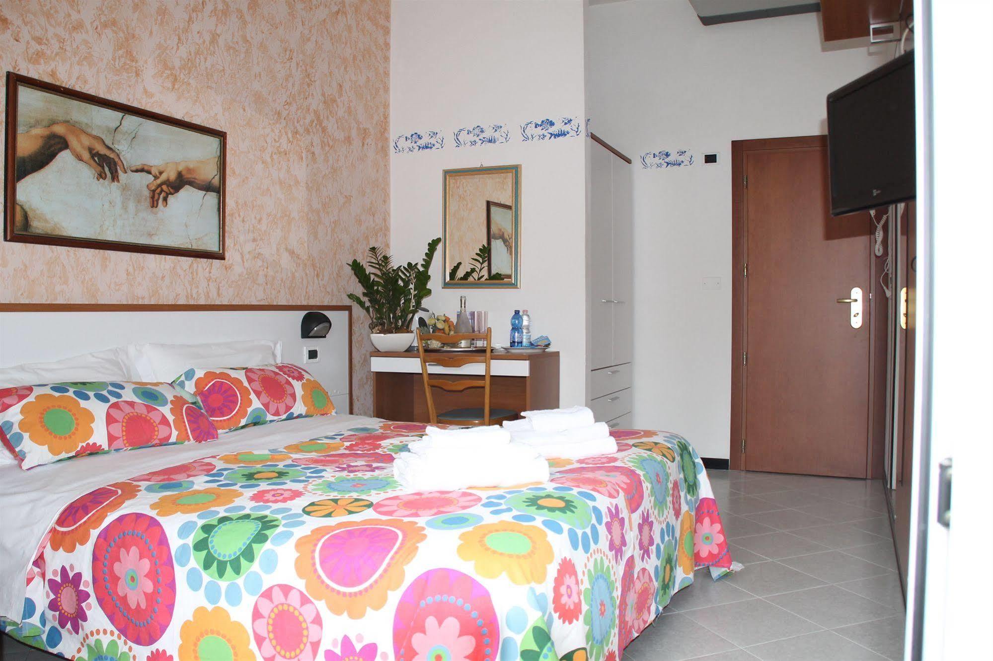 רימיני Hotel Brotas מראה חיצוני תמונה