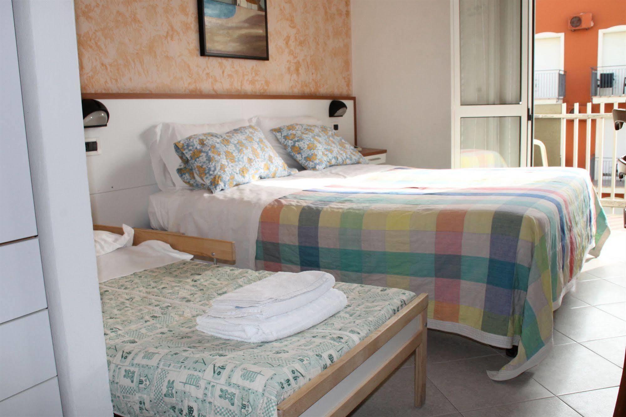 רימיני Hotel Brotas מראה חיצוני תמונה
